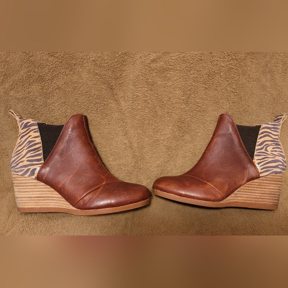 TOMS Kelsey Wedge Bootie SZ 7 Brown/Zebra Stripe Leather Round‎ Toe Pull On - Picture 2 of 11